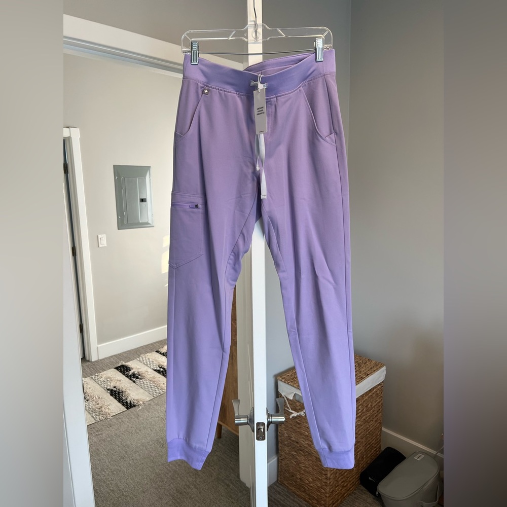 Women’s FIGS Zamora jogger scrub pants size SMALL TALL. color lavender dew